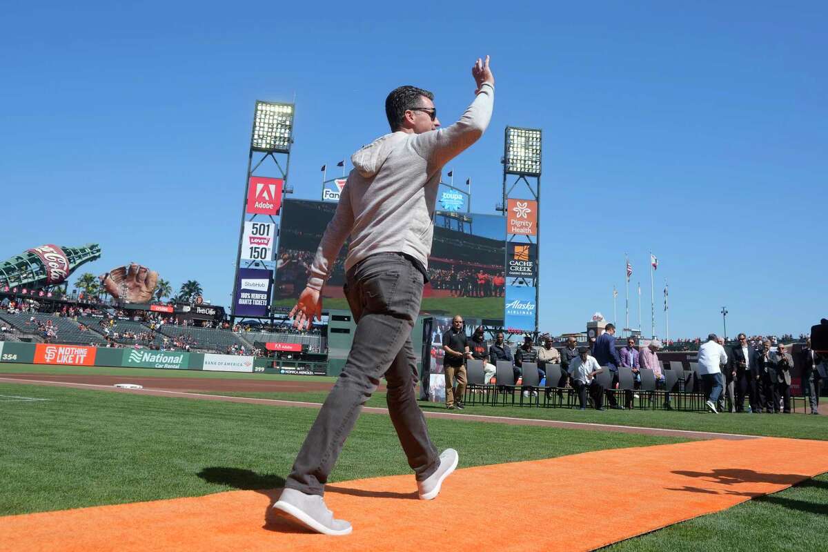 Buster Posey honored by Giants in pre-game ceremony