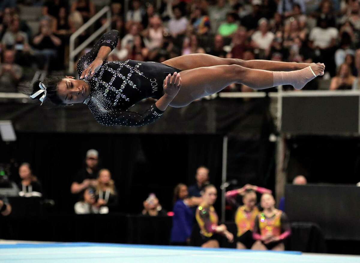 Simone Biles makes it 8 national titles with a dominant showing