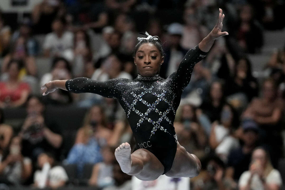 Simone Biles, Shilese Jones headline U.S. roster for world gymnastics