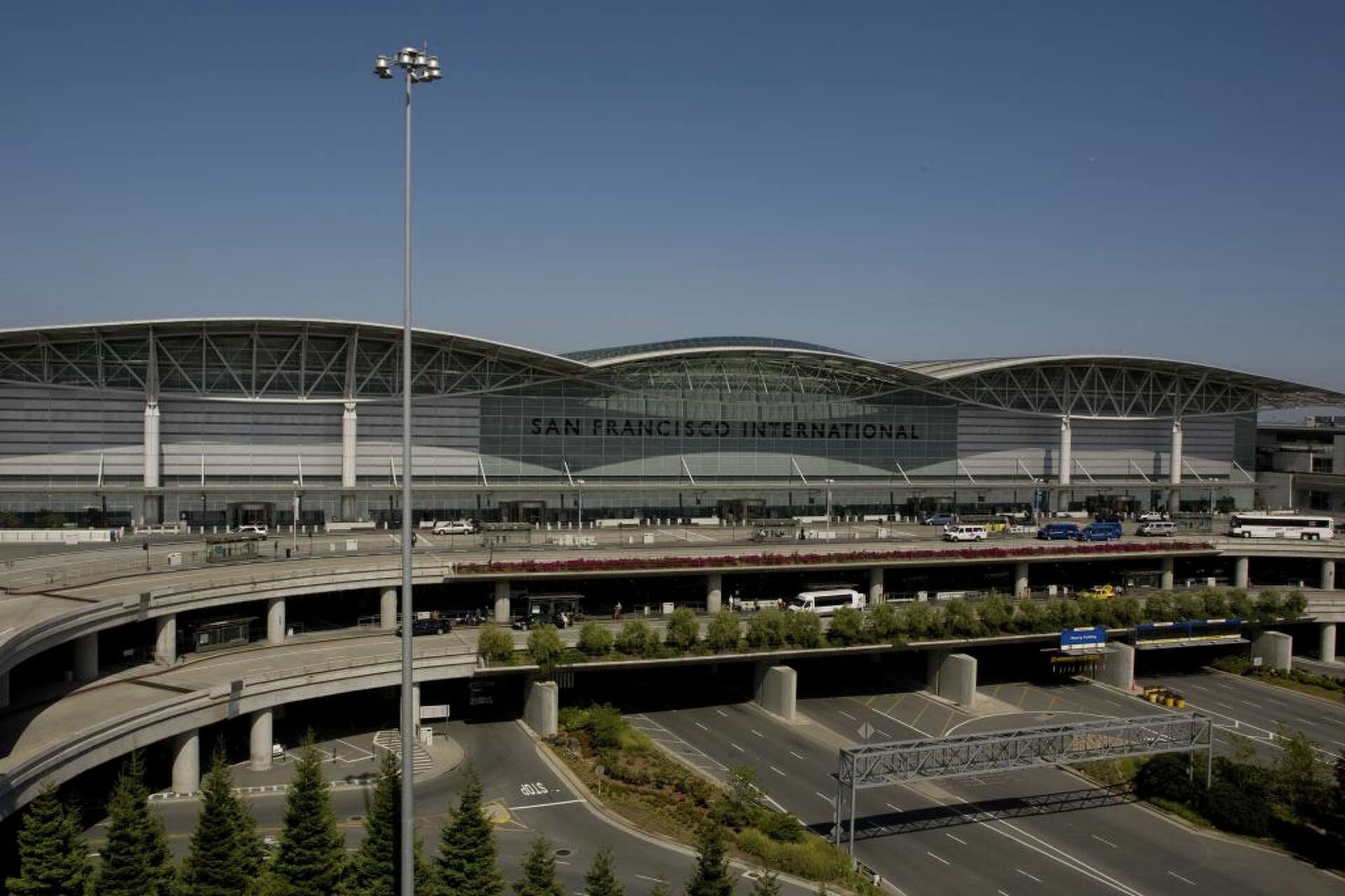 Thousands of flight attendants picket outside SFO, other airports, image size:1920x1280