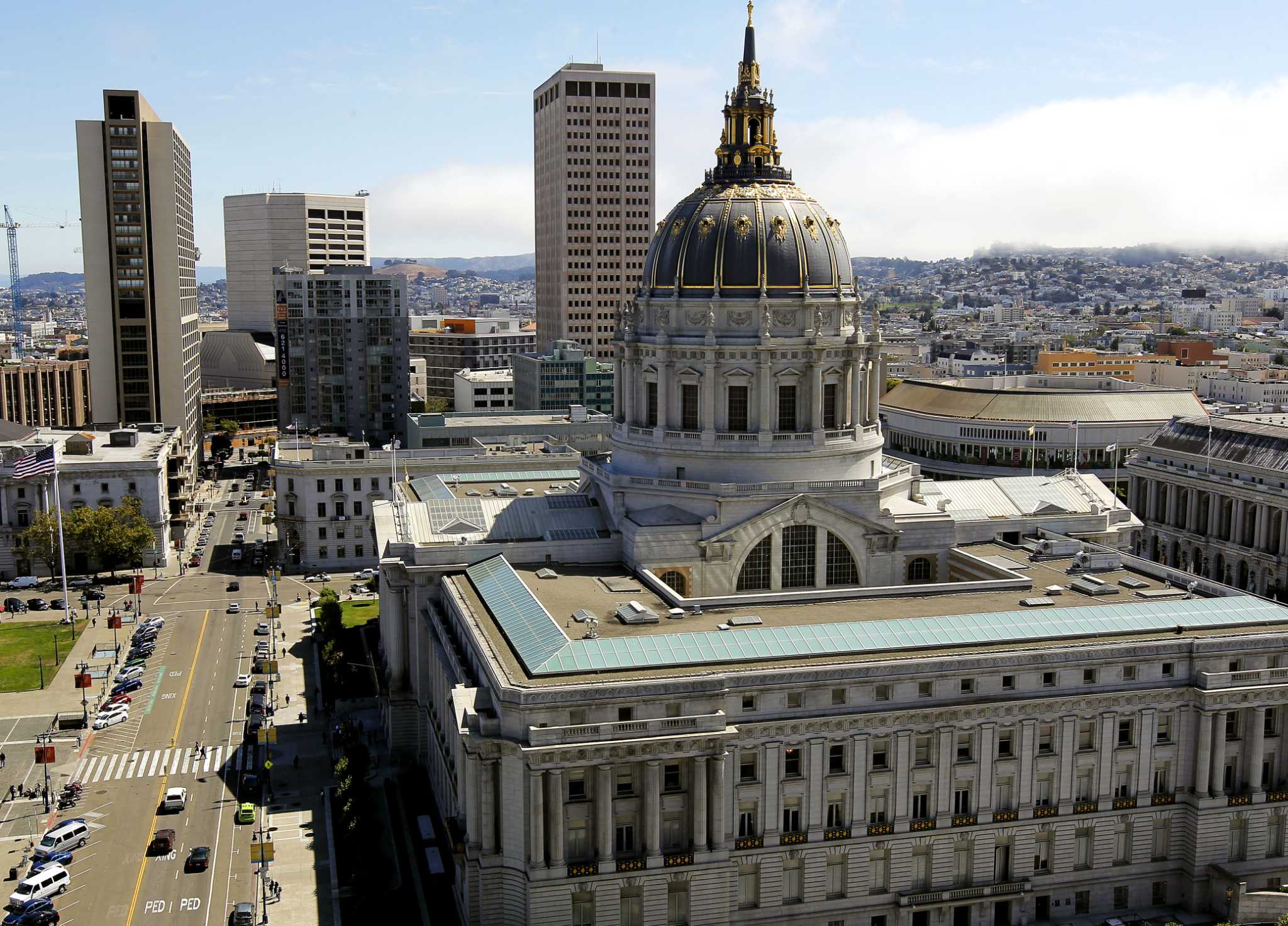 旧金山市政工作人员因腐败调查被指控滥用公共资金