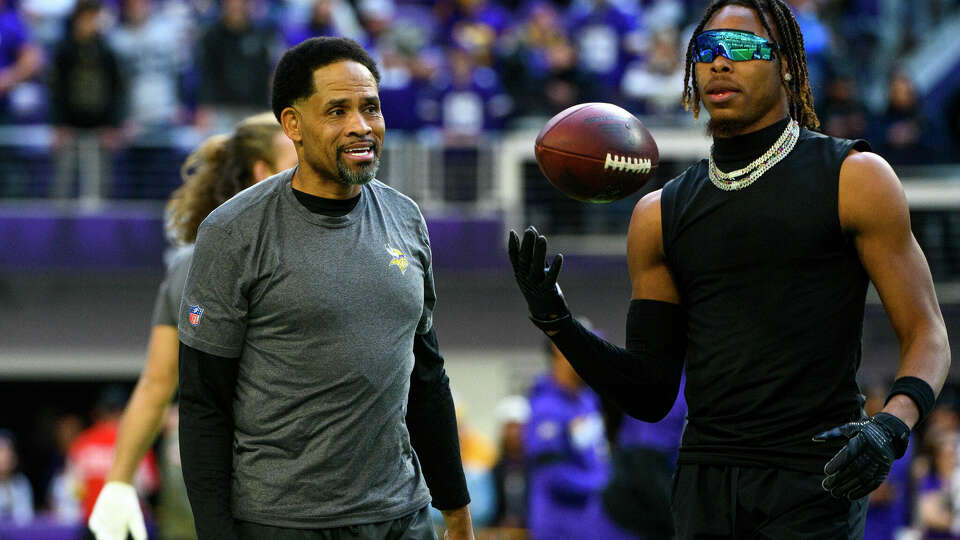 Keenan McCardell, now a coach with the Vikings, works with Justin Jefferson last season.