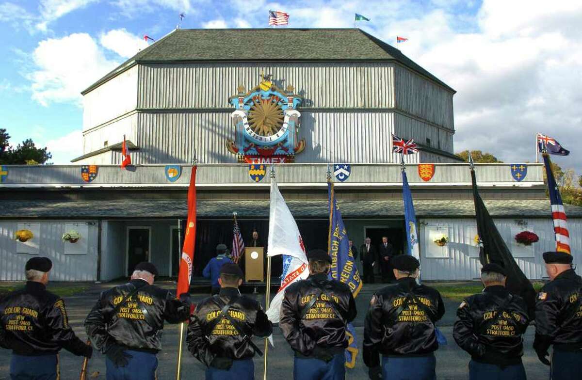 Timex unveils new sundial on Shakespeare theater