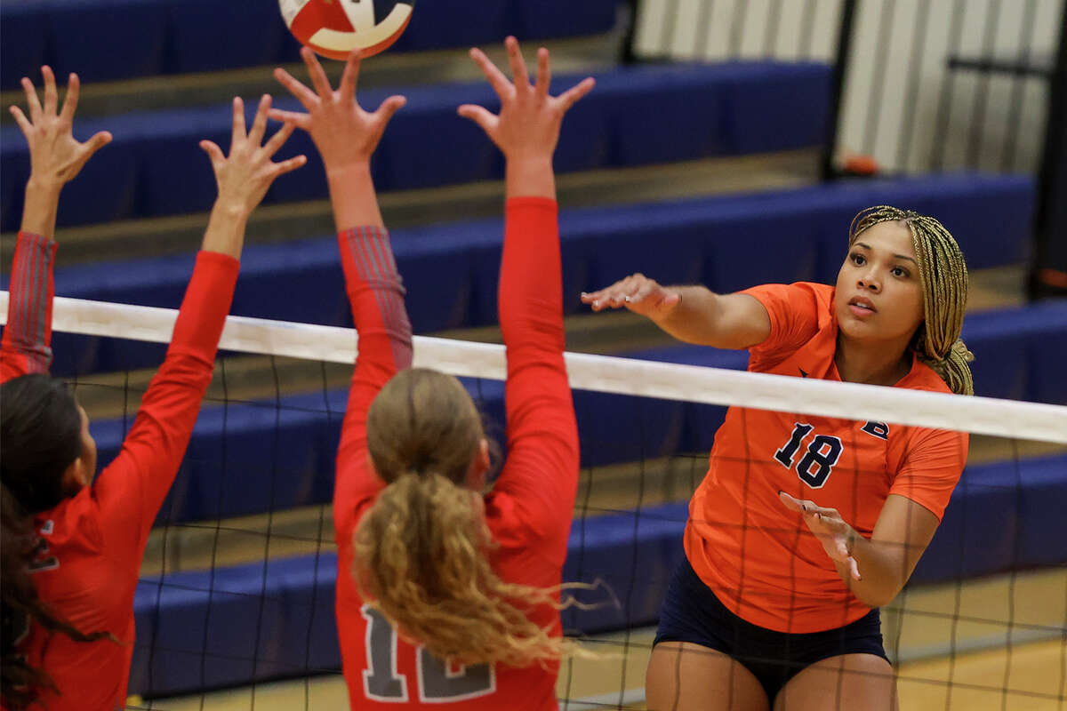 Brandeis volleyball sweeps LEE in District 286A match