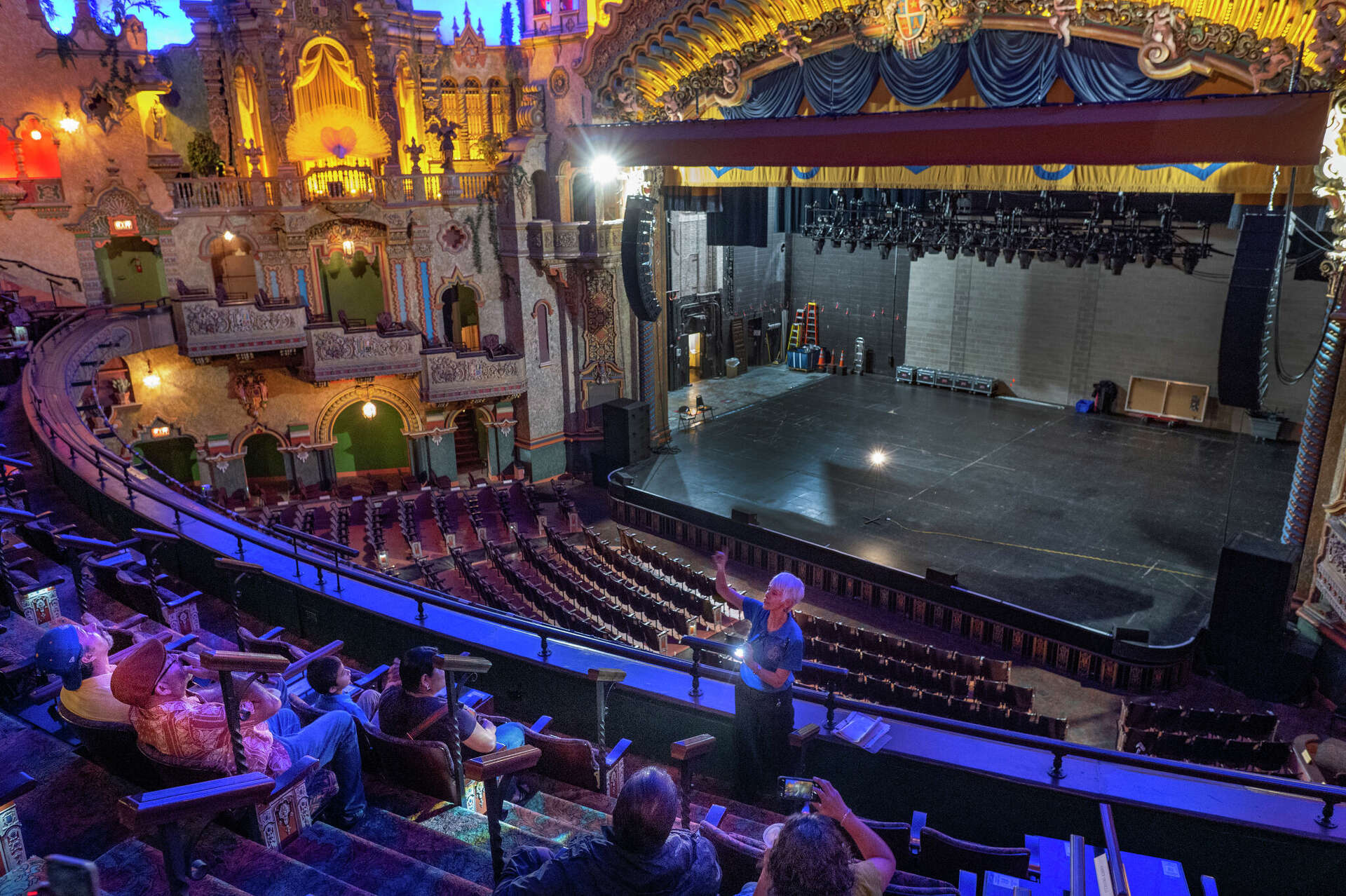 Hamilton majestic theatre clearance