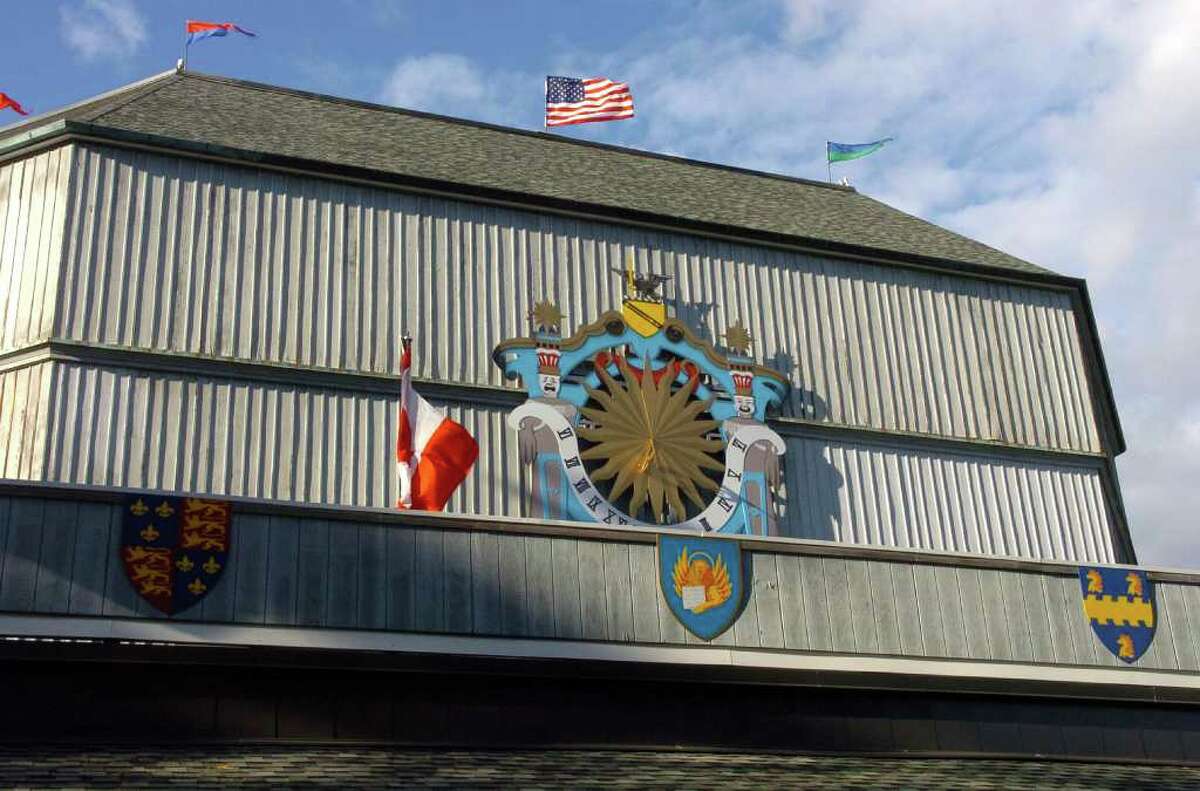 Timex unveils new sundial on Shakespeare theater