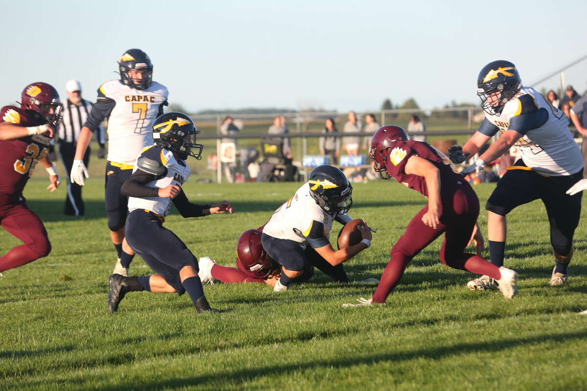 Deckerville quarterback helps team score seven times in victory