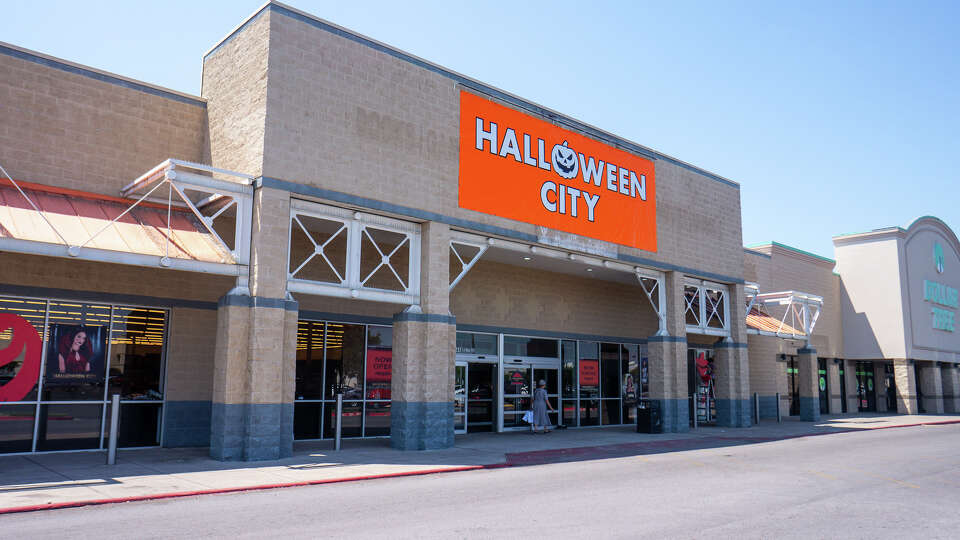 Halloween City now open in Laredo, with Spirit soon on its way