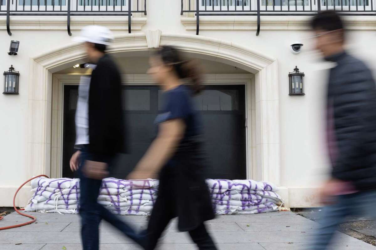 Joe Montana and neighbors sue SF over alleged sewage flooding