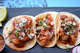 Tacos de camarão no Ama Cocina.