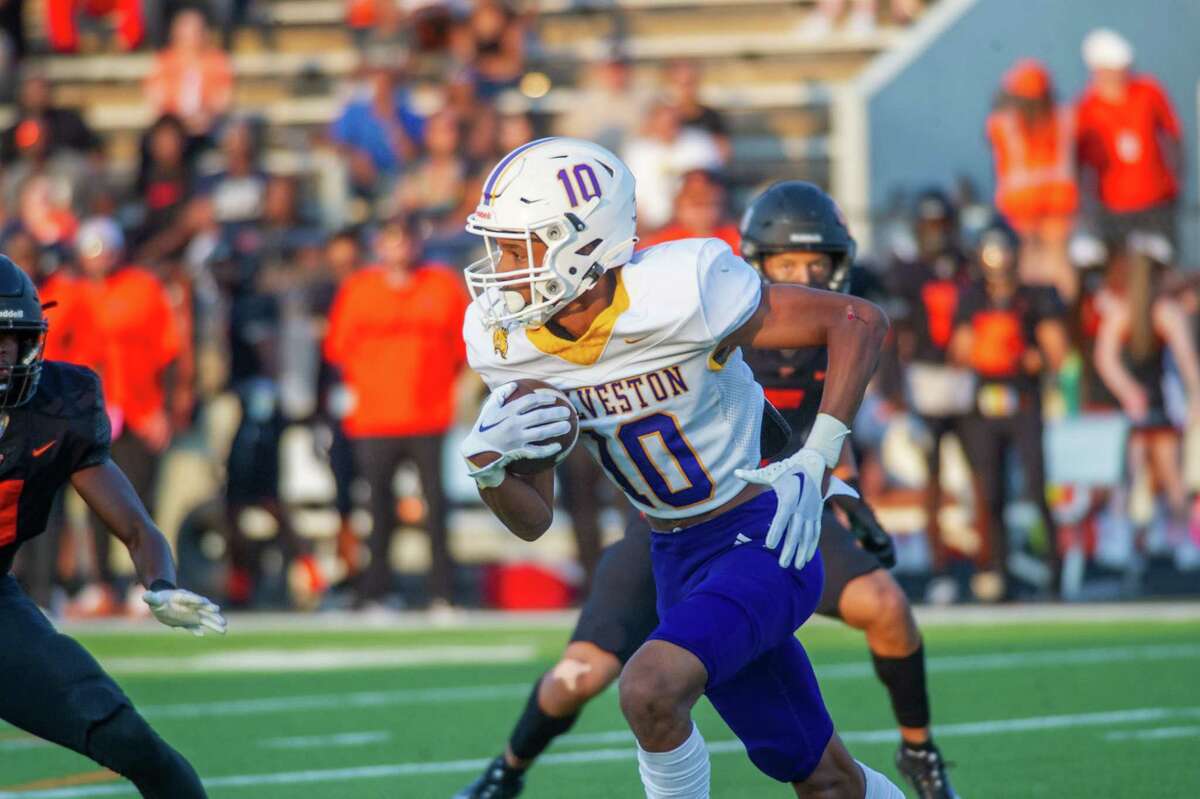 Texas City Stingarees fend off Galveston Ball Tornadoes