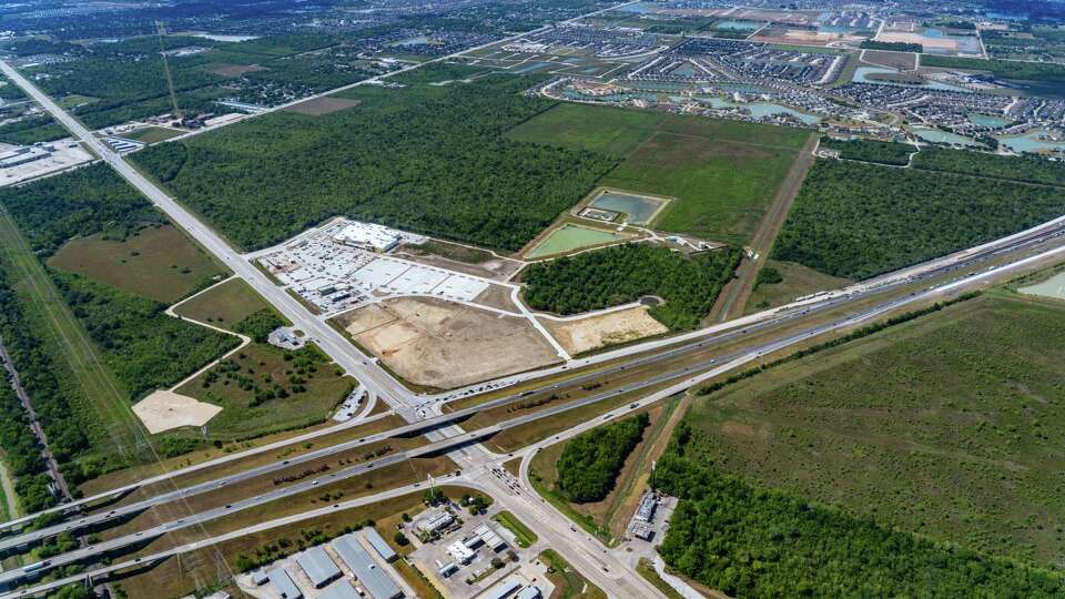 Manvel Town Center, a development of Weitzman anchored by a 108,000-square-foot H-E-B store, will open the first phase in 2023. The project spans 273 acres at the northwest corner of Texas 288 and Texas 6 in Manvel. The aerial photo was taken in mid-August 2023.