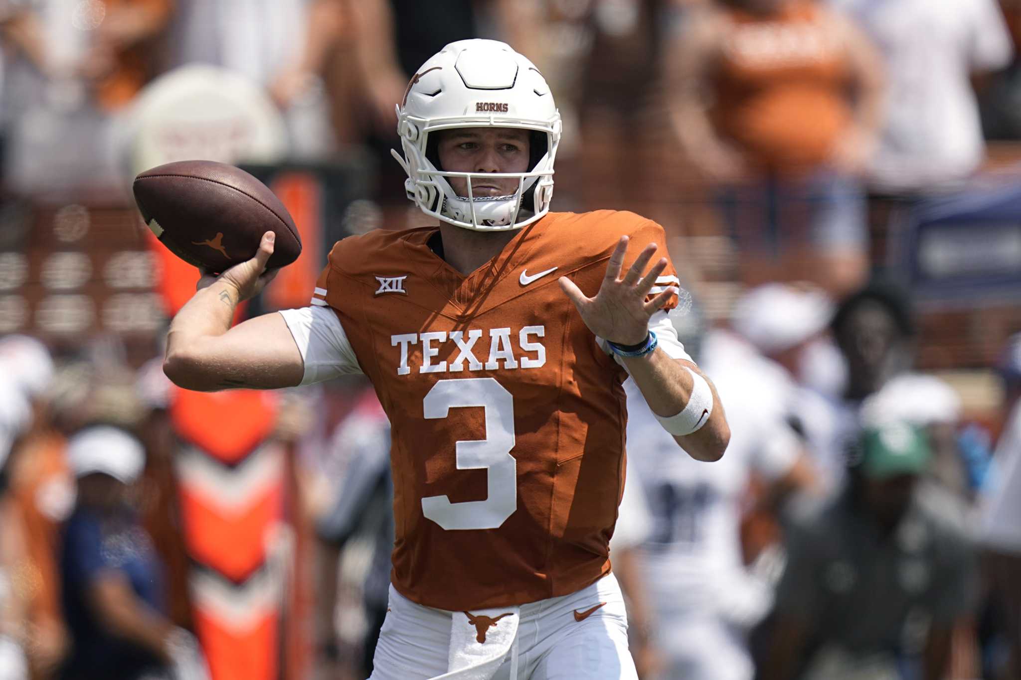 New starting quarterback Quinn Ewers composed through high expectations –  The Daily Texan