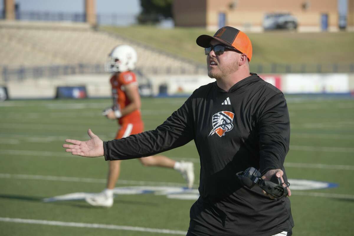 These new Texas football uniforms feature more steer than ever