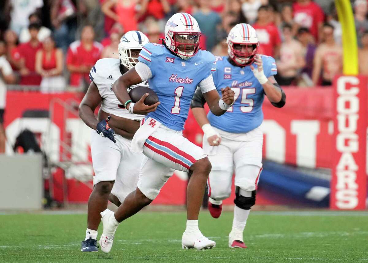 Donovan Smith throws 2 TD passes, Houston holds off UTSA 17-14