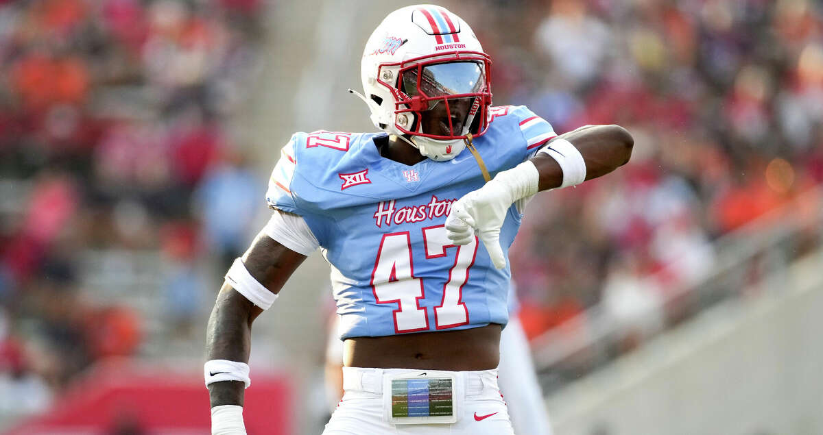 THROWBACK: Houston Cougars show off retro uniforms for homecoming