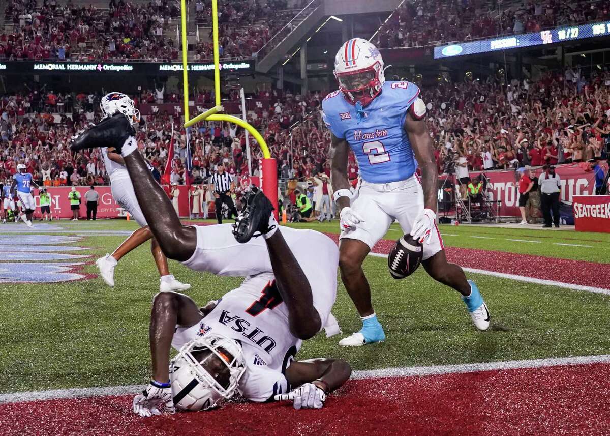 Donovan Smith throws 2 TD passes, Houston holds off UTSA 17-14