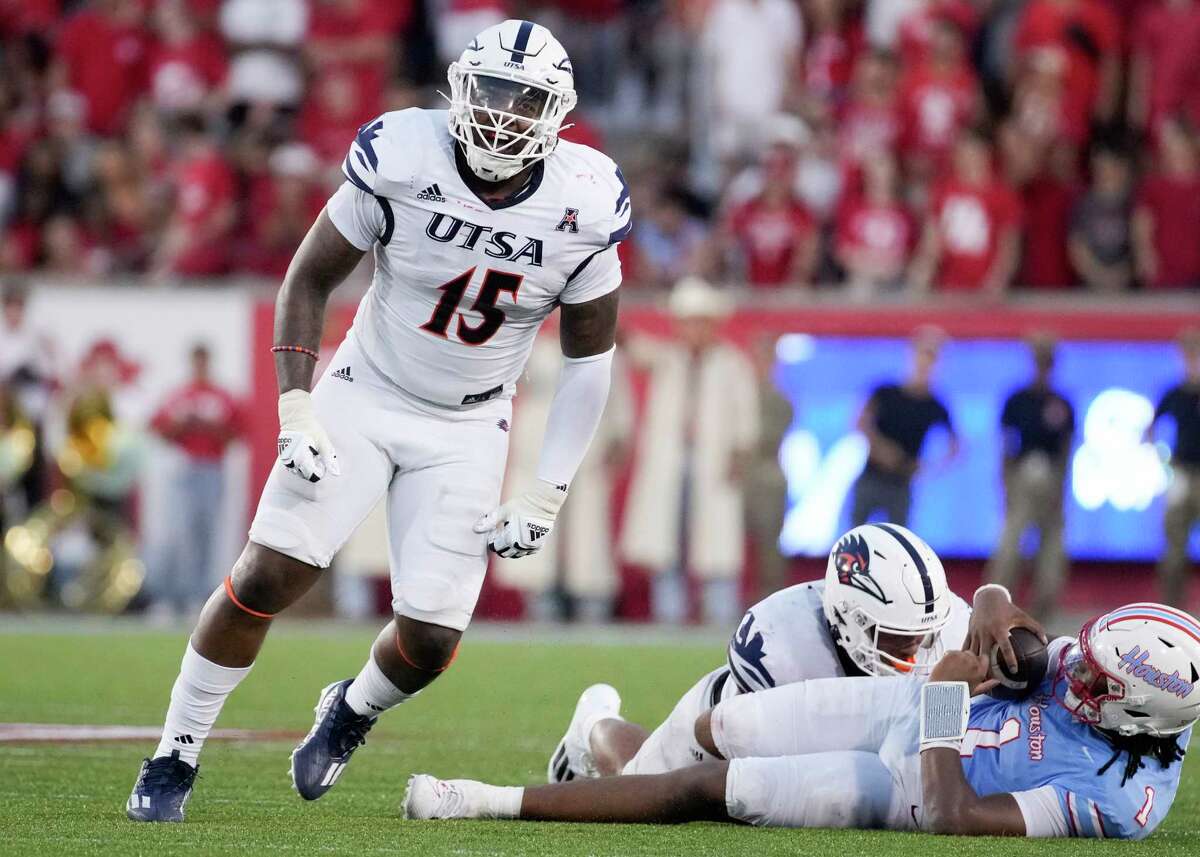 UTSA Roadrunners defensive lineman Trumane Bell II (15) reacts after sacking Houston Cougars quarterback Donovan Smith (1) during the second quarter of an NCAA college football game at TDECU Stadium, Saturday, Sept. 2, 2023, in Houston.