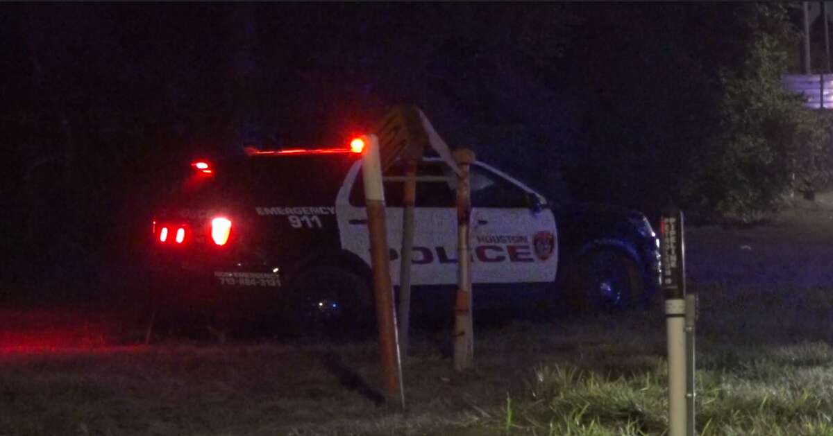 Houston Police Officers and the HPD dive team worked to recover a dead body in Greens Bayou Saturday night. Investigators had not determined the cause of death of the man found, or other identifying details due to the state of the body's decomposition.