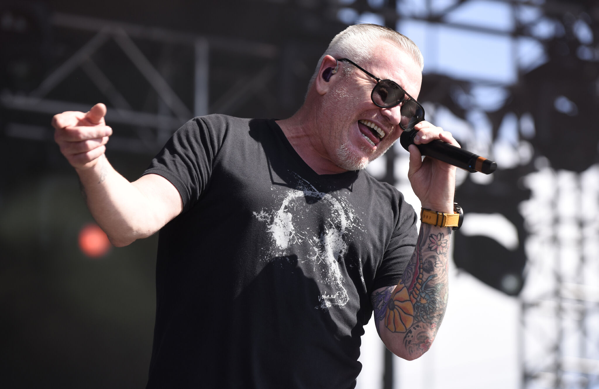 After Entering Hospice Care, Former Smash Mouth Lead Singer Steve Harwell  Has Died At 56