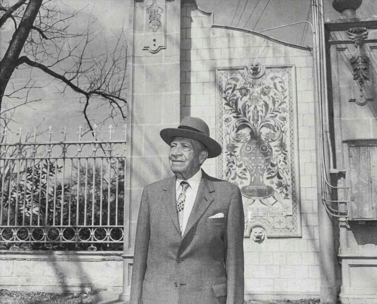 Dr. Aureliano Urrutia, a prominent local surgeon shown here in 1939 in front of his Miraflores estate, founded not only a clinic but a medical dynasty with his children, many of whom became doctors and pharmacists.