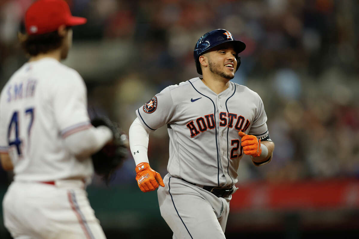 Houston Astros crush Texas Rangers in series-opening win