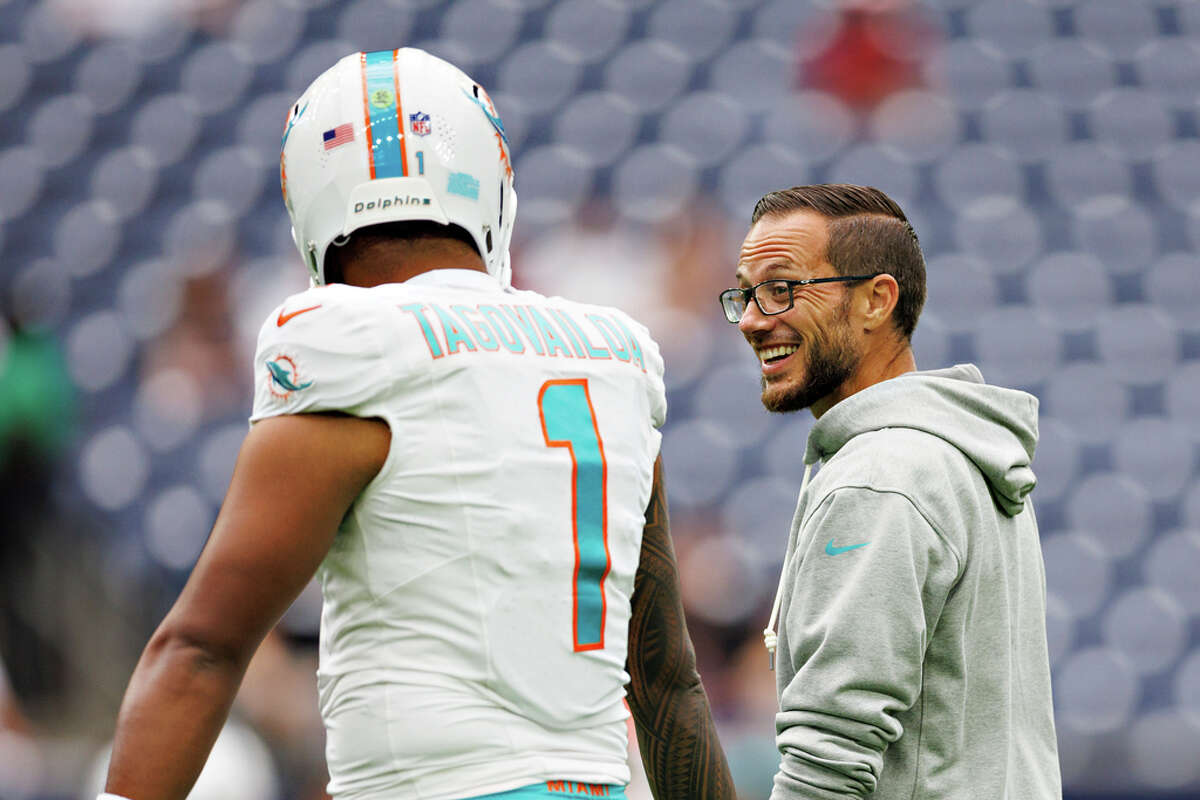 Miami Dolphins head coach Mike McDaniel speaks with quarterback