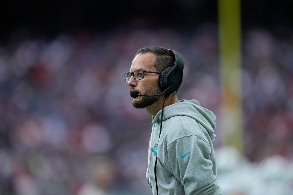 Dolphins' HC Mike McDaniel: Wife, salary and coaching career