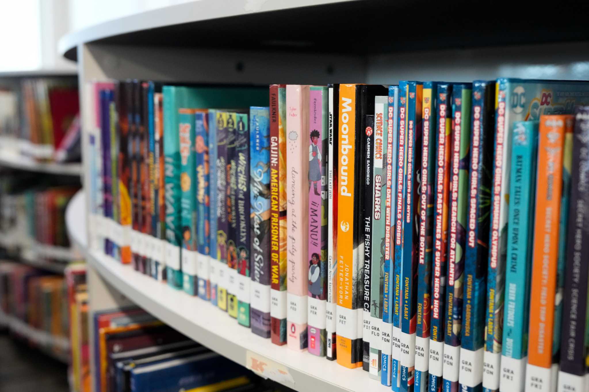 Texas school districts ban 625 books from classrooms, libraries in 2022-23 school year, report finds