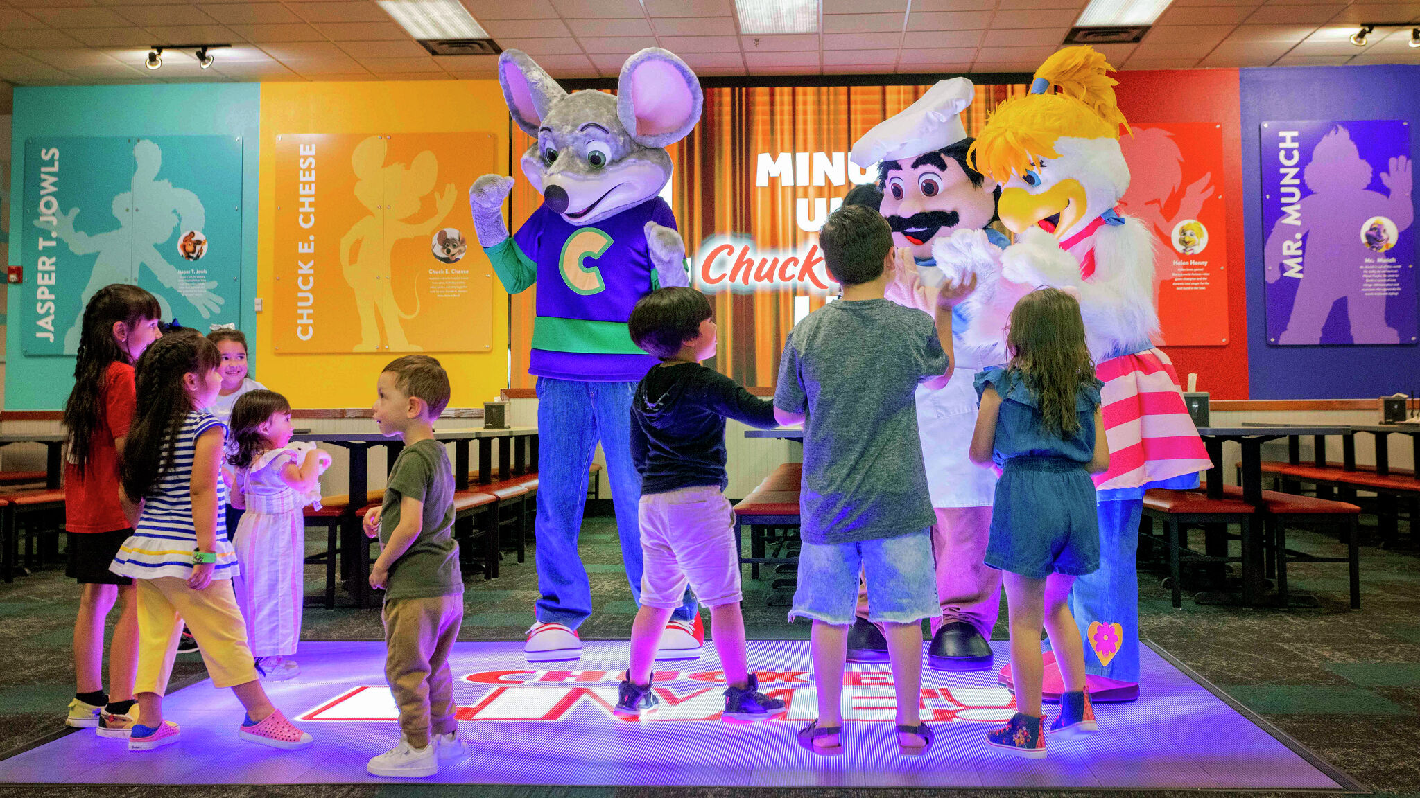 Chuck E. Cheese giving away 500 free birthday parties to kids