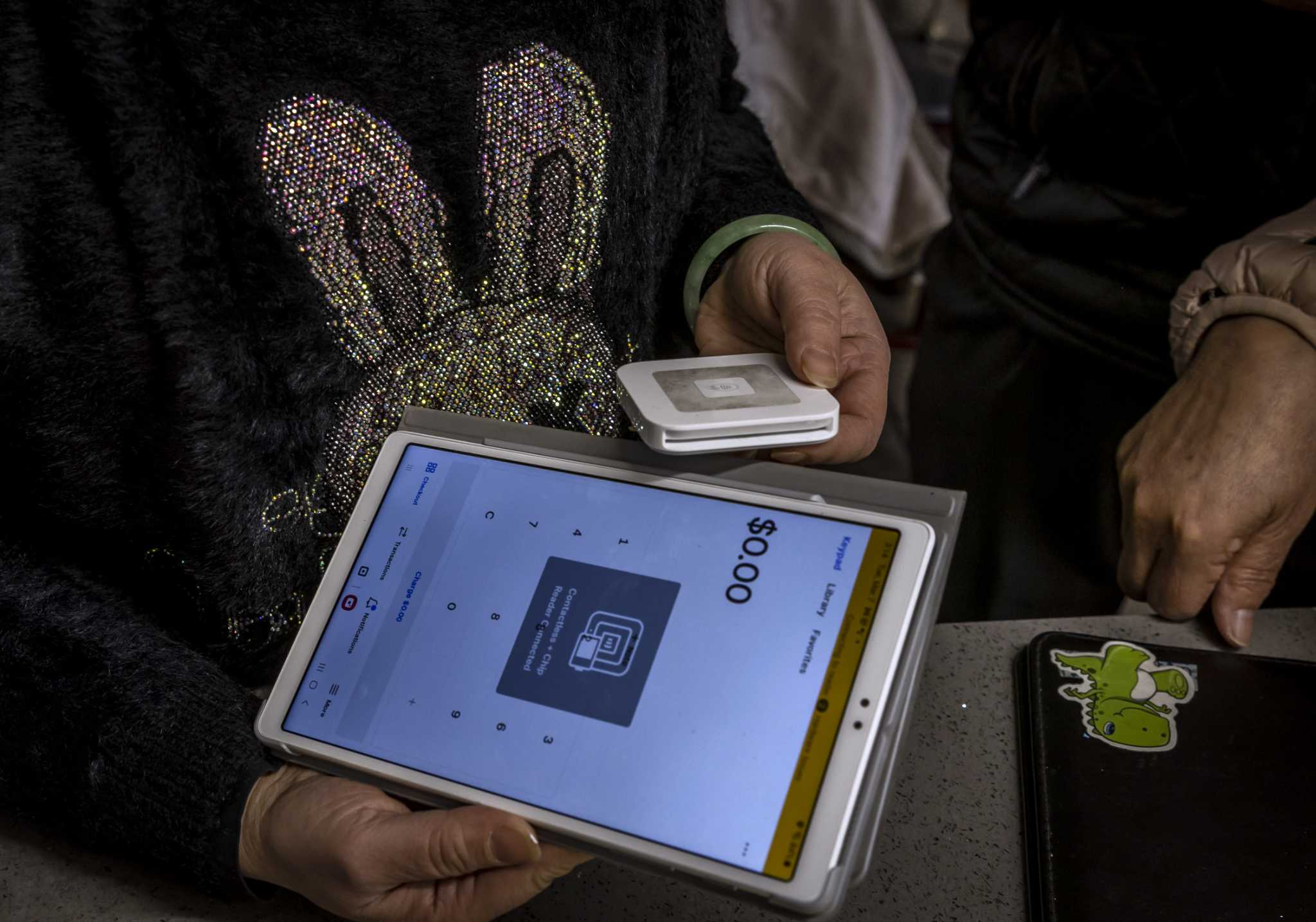 Cashless store helps Golden 1 Center fans skip the lines