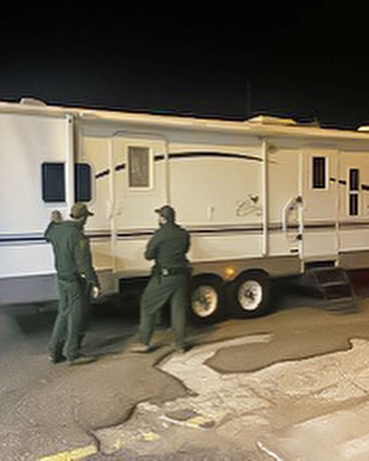 Laredo Sector Usbp Agents Discovered 11 Migrants Inside Travel Trailer 8267