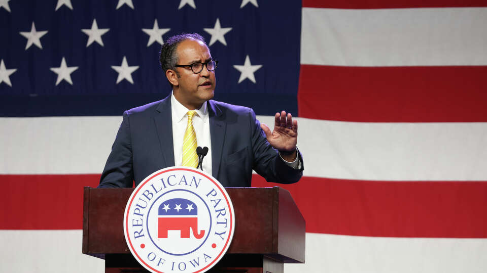 DES MOINES, IOWA - JULY 28: Republican presidential candidate former Texas Congressman Will Hurd speaks to guests at the Republican Party of Iowa 2023 Lincoln Dinner on July 28, 2023 in Des Moines, Iowa. Thirteen Republican presidential candidates were scheduled to speak at the event. (Photo by Scott Olson/Getty Images)