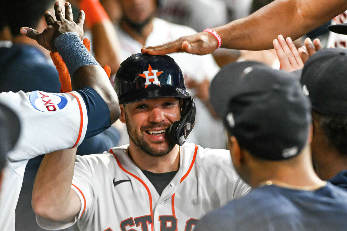 Report: Astros to invite Baker to return as manager in 2023
