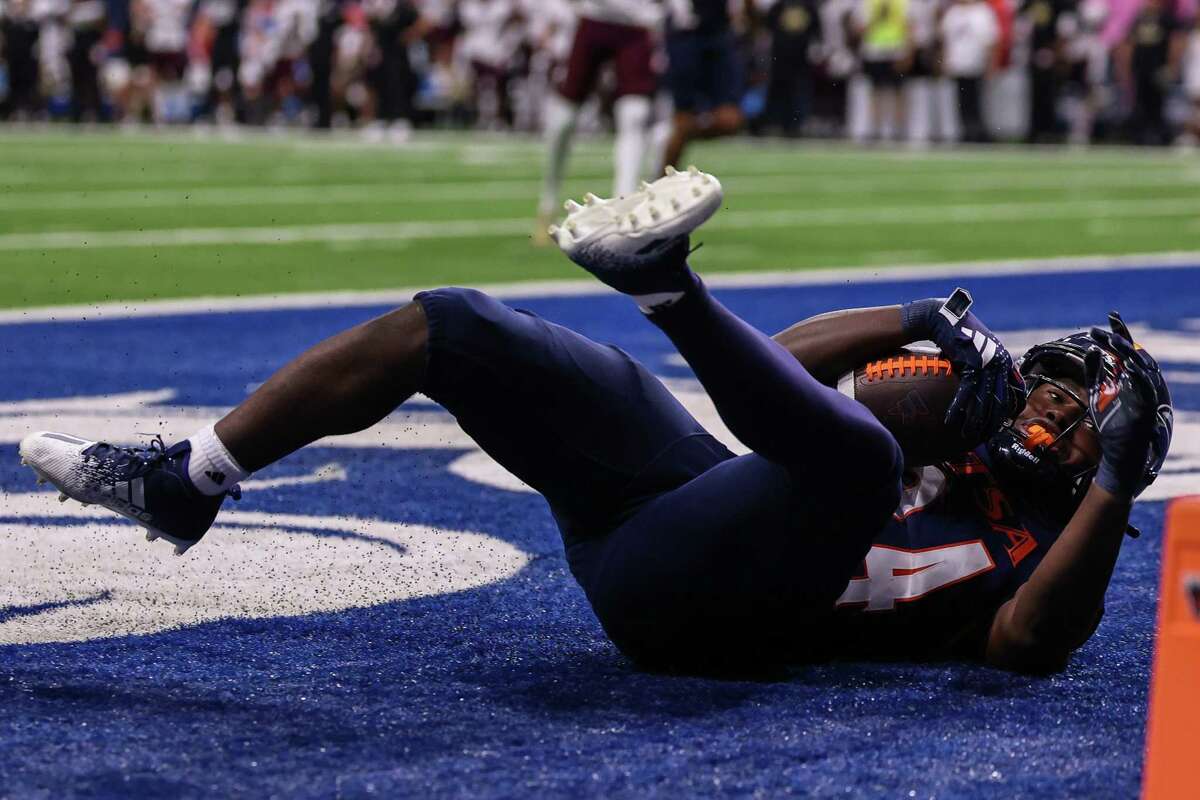 UTSA beats Texas State despite injury scare for Frank Harris