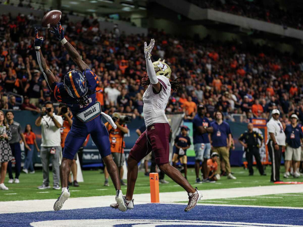 UTSA beats Texas State despite injury scare for Frank Harris