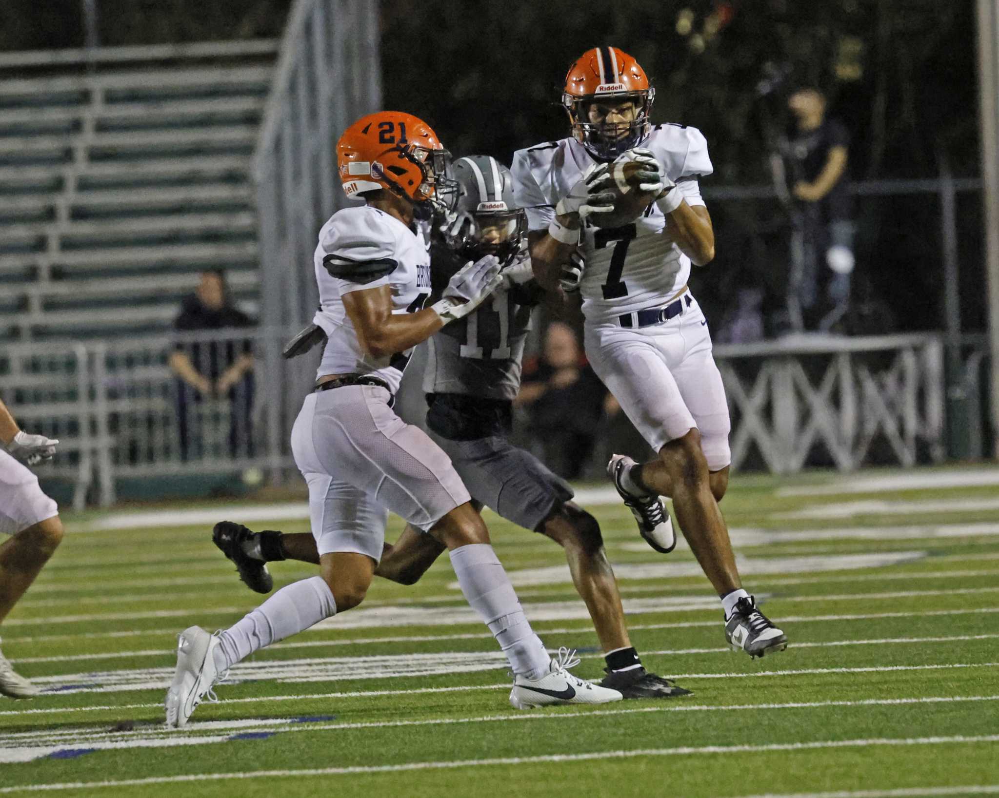 Brandeis football beats Marshall with strong defensive effort