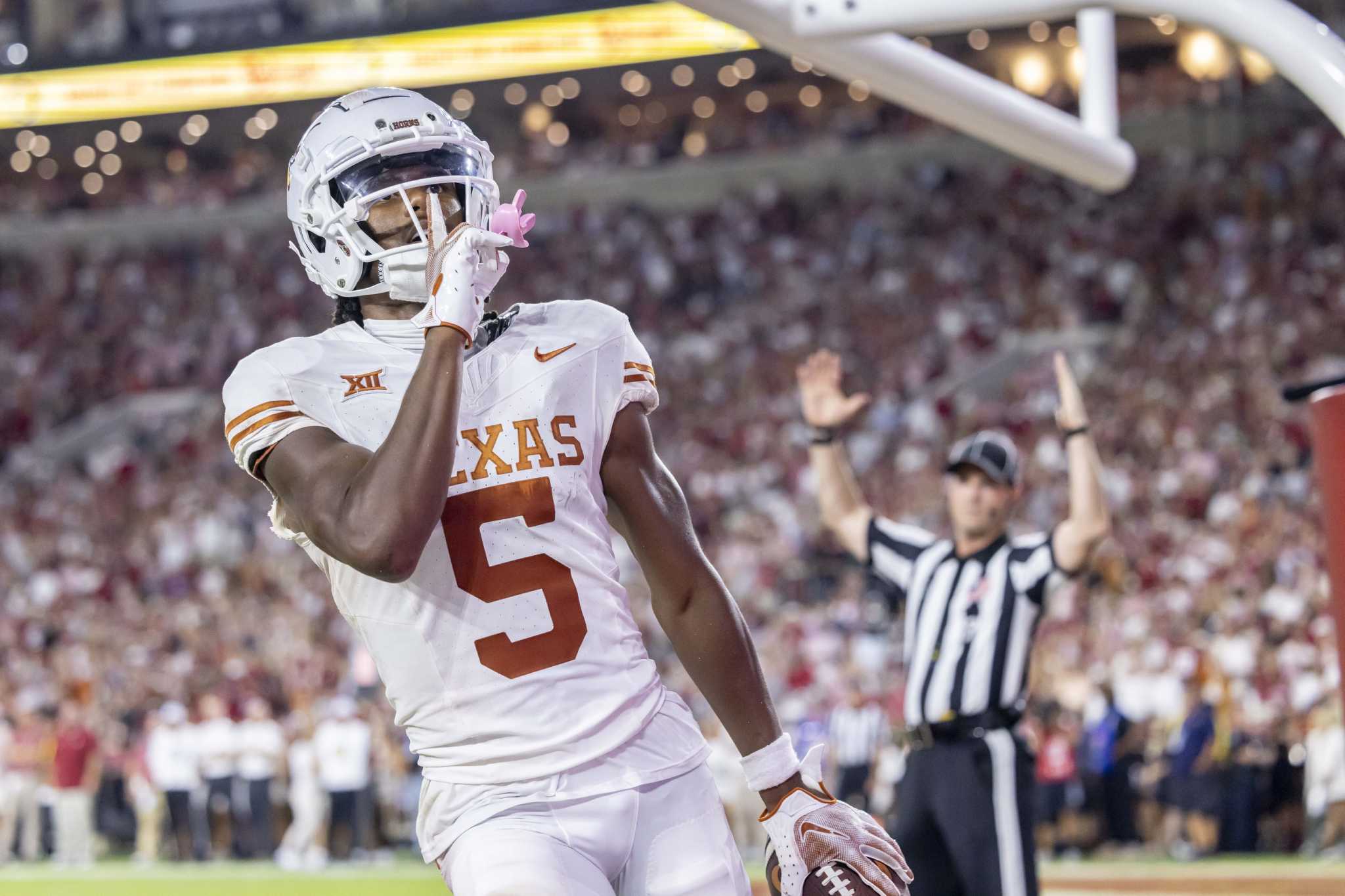 NCAA FOOTBALL: Transfer frenzy hits Texas as three QBs may leave