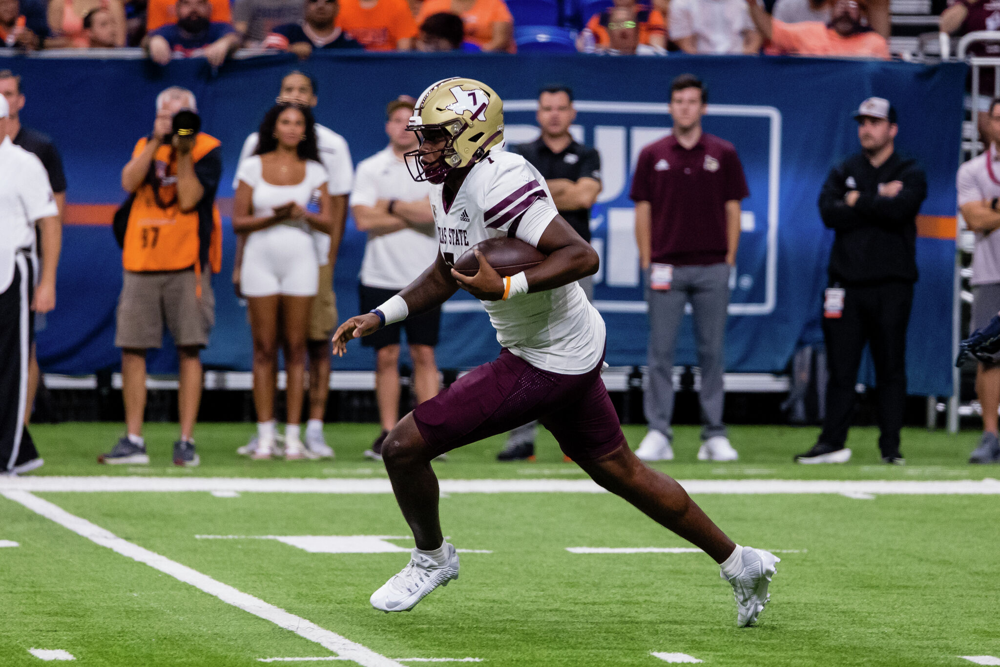 UTSA beats Texas State despite injury scare for Frank Harris