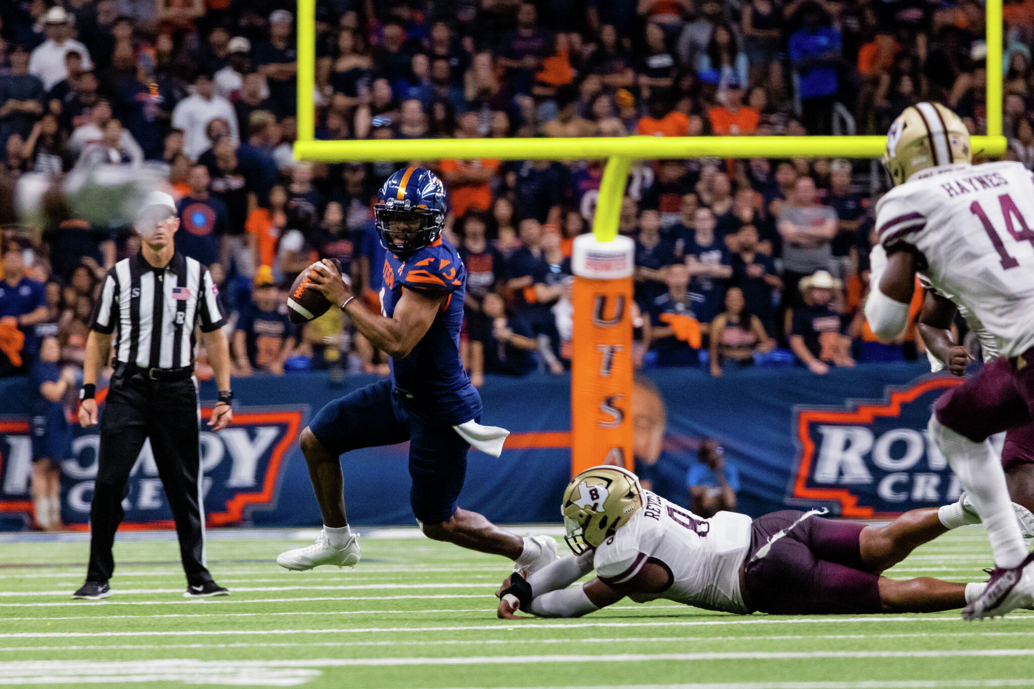 UTSA beats Texas State despite injury scare for Frank Harris