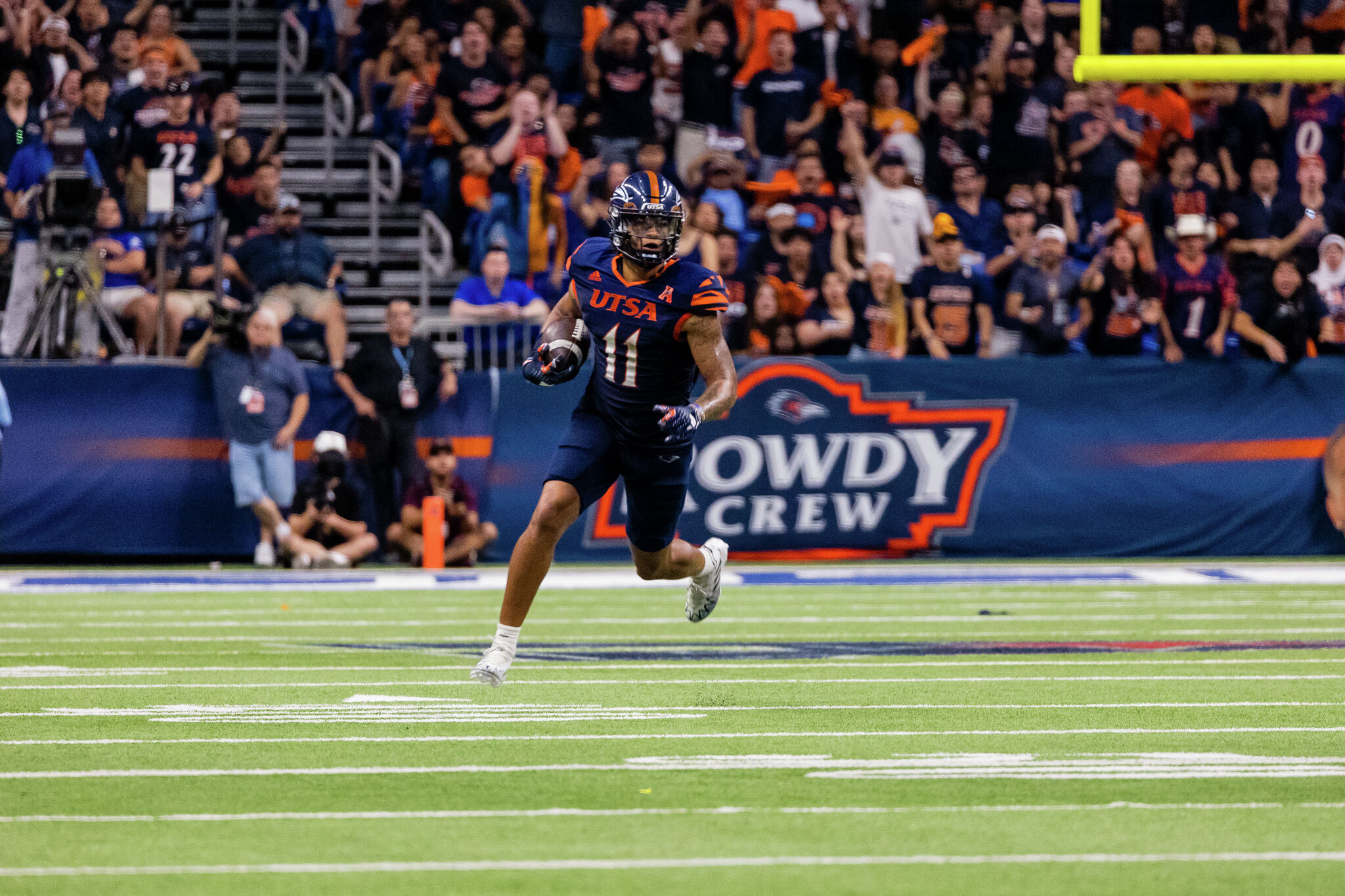 UTSA beats Texas State despite injury scare for Frank Harris