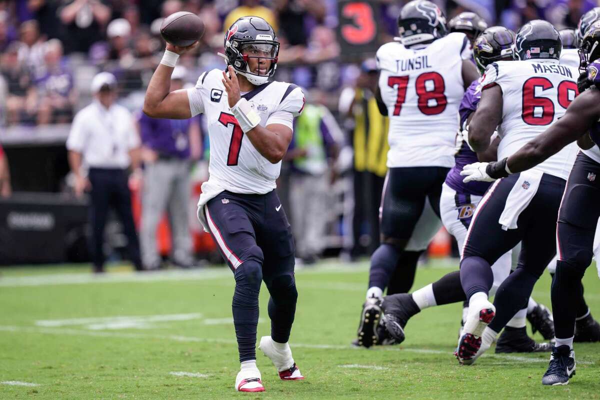 Story photo for Black quarterbacks throwing NFL passes in record numbers