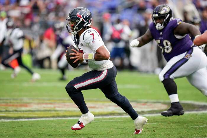 Rookie Michael Deiter Seamlessly Slides Into Left Tackle