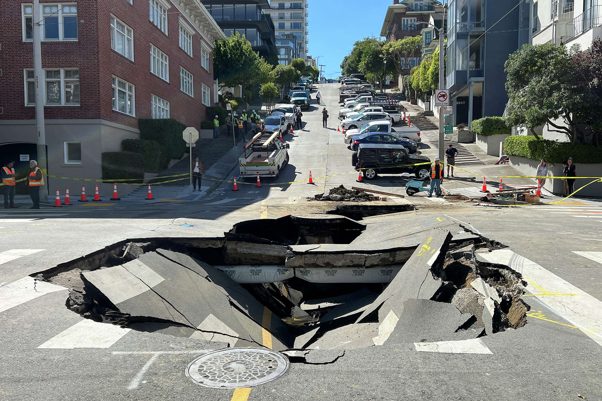 Large sinkhole forms in SF's Cow Hollow after water main break
