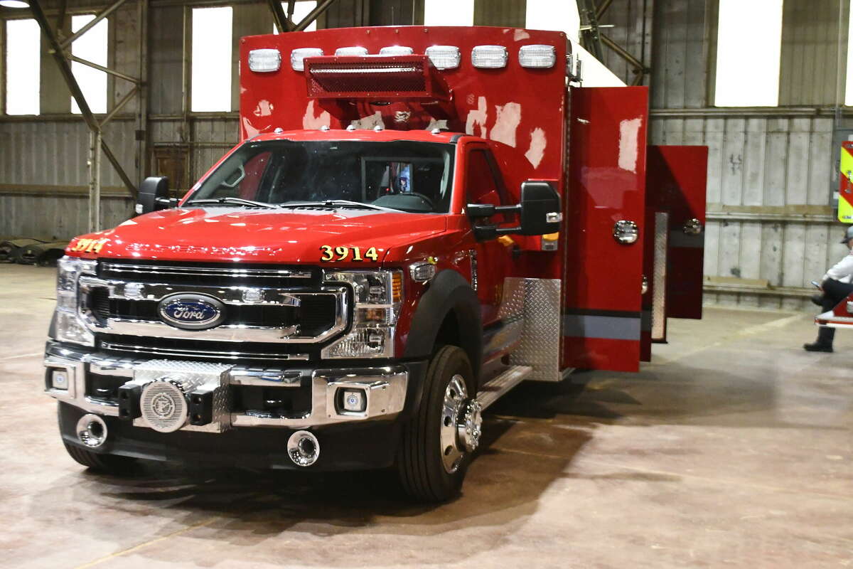 Area middle school students get insight in future careers at job fair