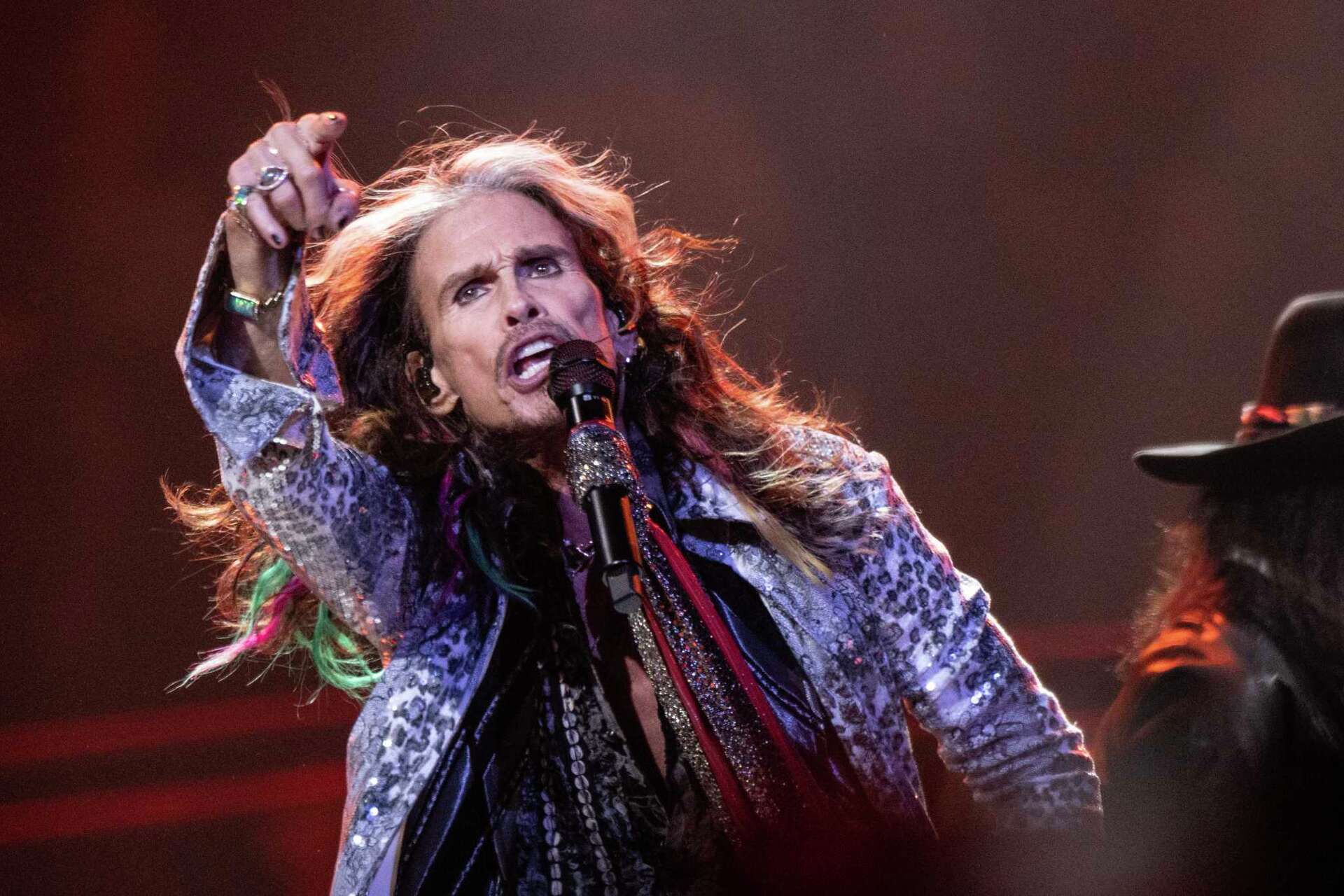 Aerosmith postpones farewell tour as Steven Tyler injures vocal cords, image size:1920x1280