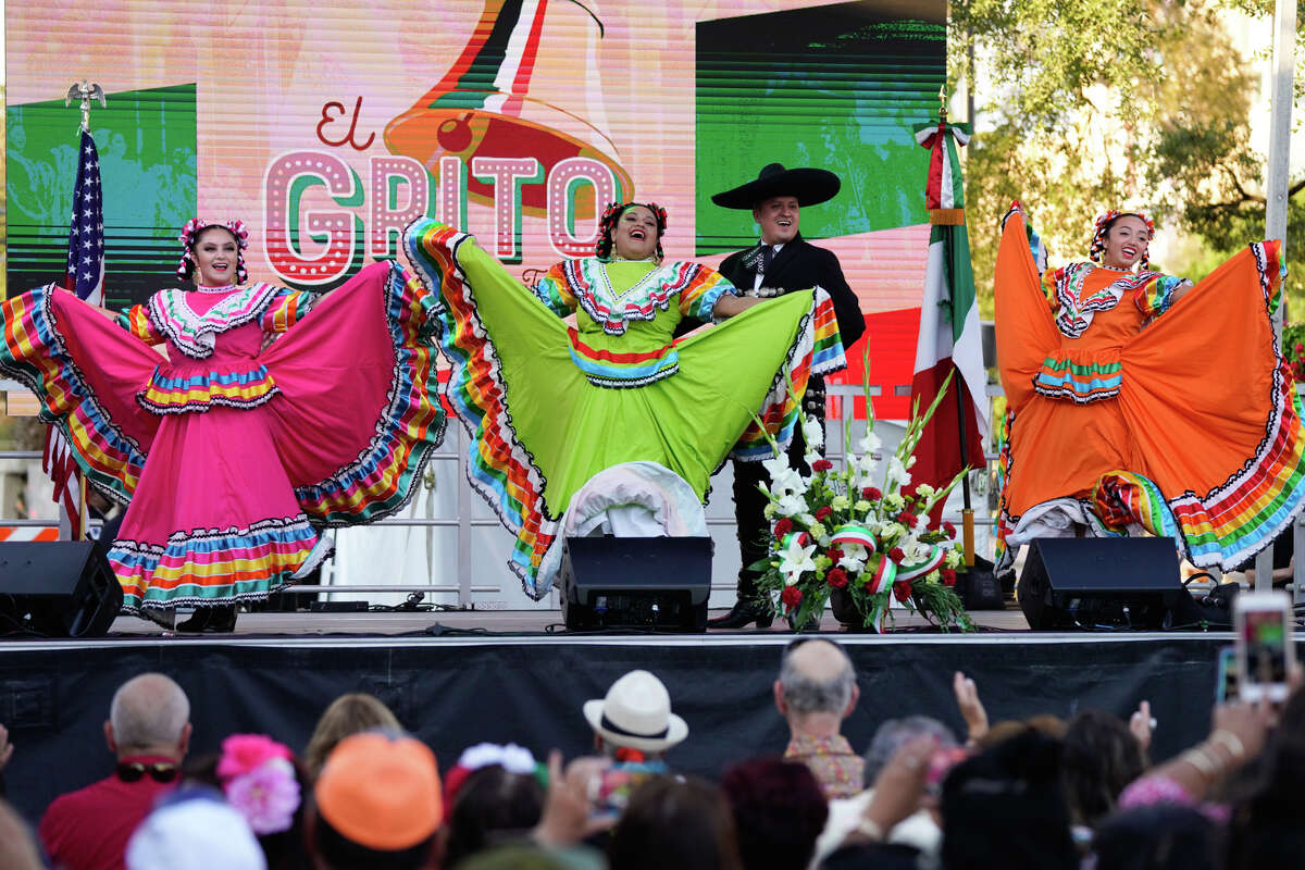 Hispanic Heritage Festival draws crowds to Cedar Street in