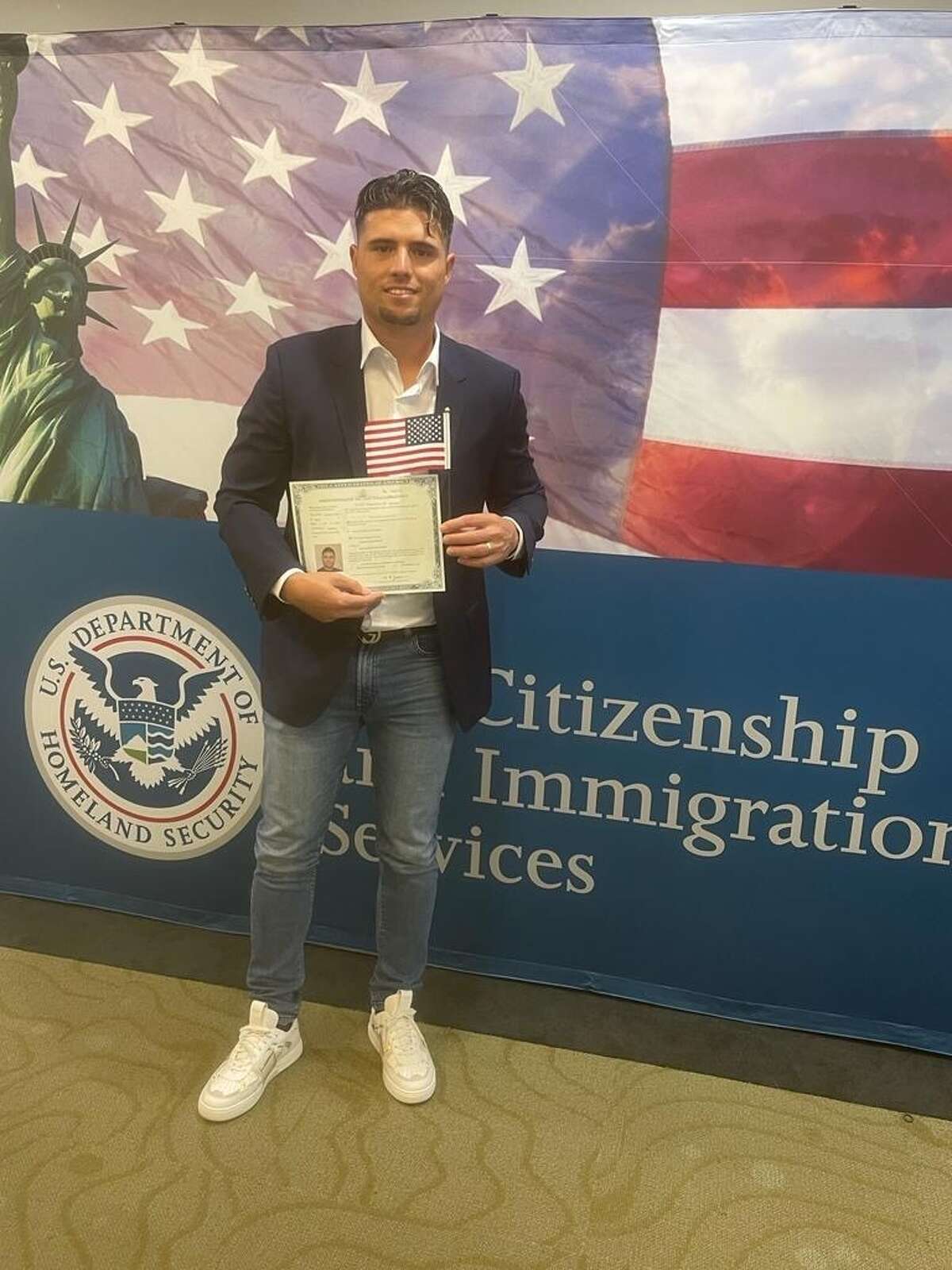 Ex-Astro Aledmys Díaz returns as a proud American citizen