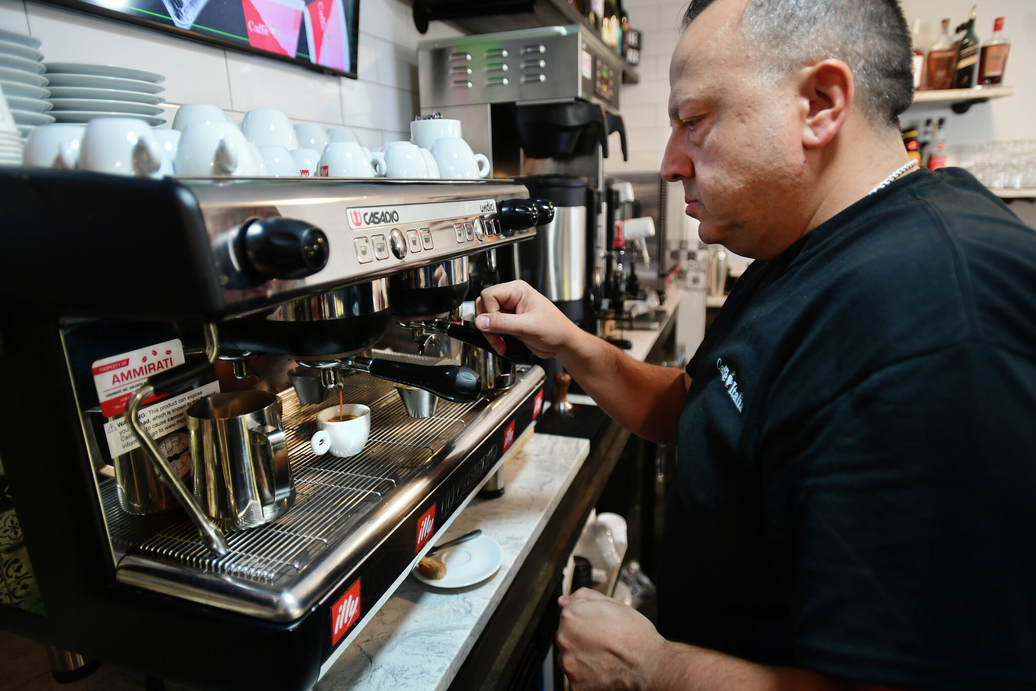 Un nuovo caffè italiano porta Arthur Street dal Bronx a Shelton