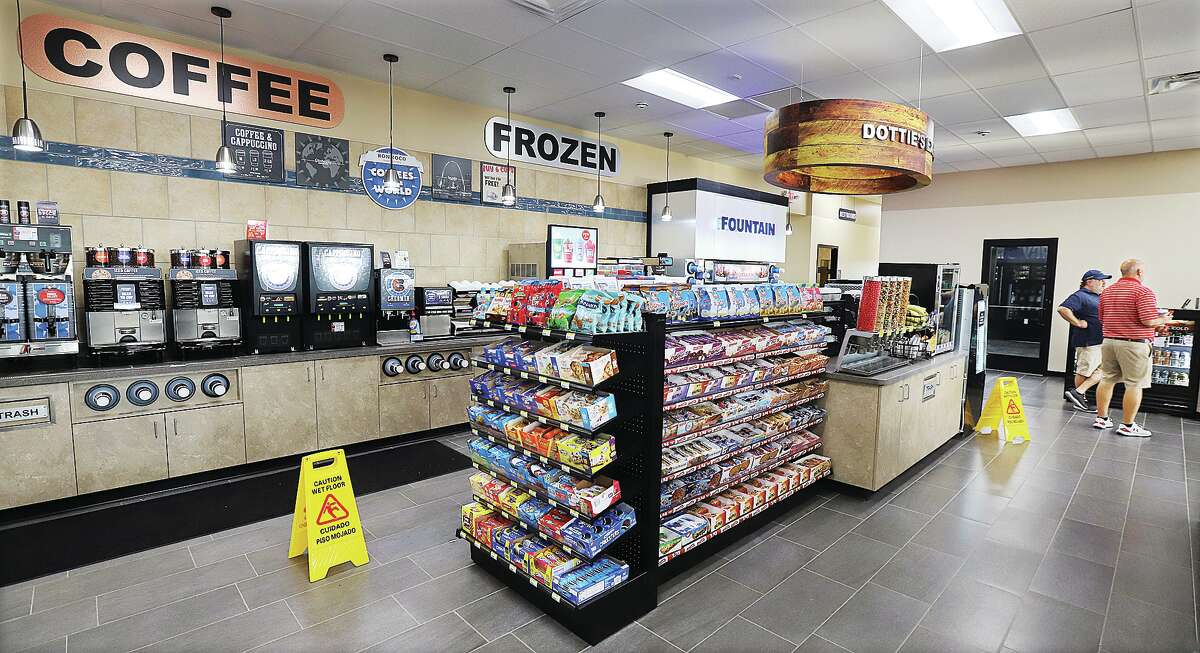 Wood River gas station opens